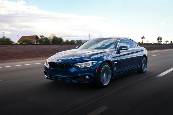 Qual é o papel da tecnologia nos veículos de transporte de produtos?